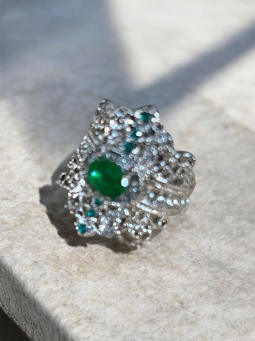 VINTAGE INSPIRED OPENWORK EMERALD GREEN CRYSTAL COCKTAIL RING SIZE 6